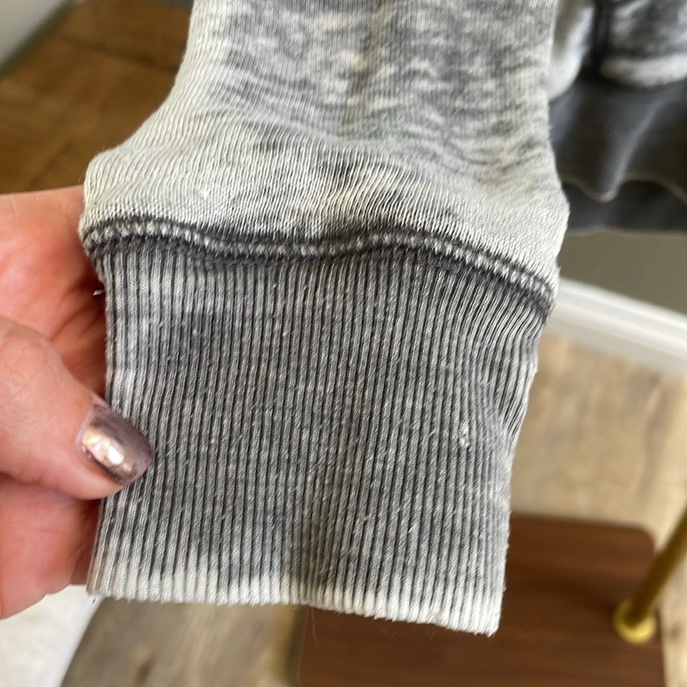 Billabong grey sweater size medium - Picture 6 of 7
